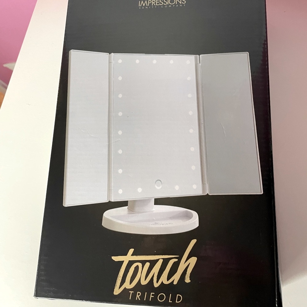 Trifold Light Mirror